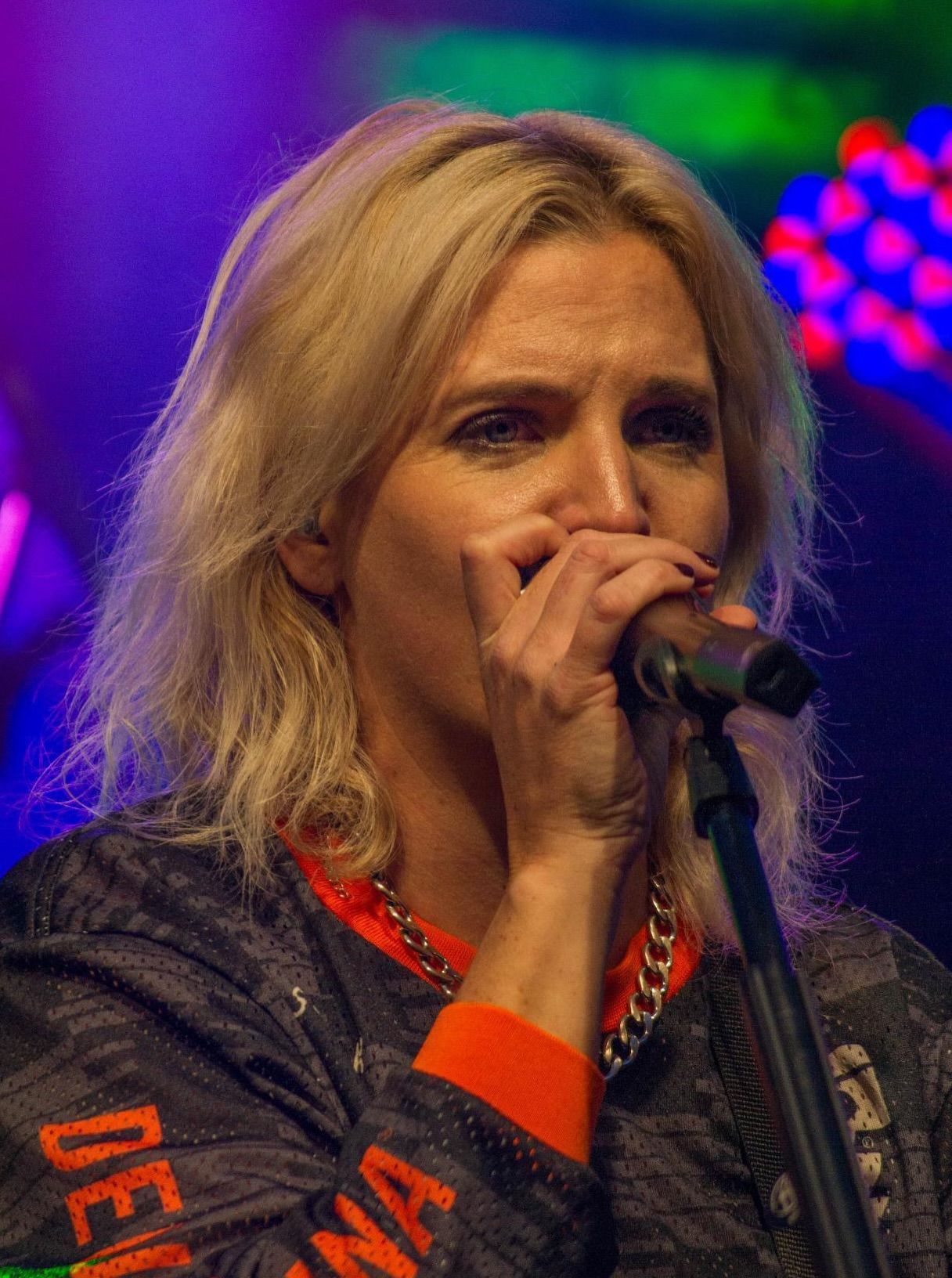 Zangeres Audrey van From Xero live